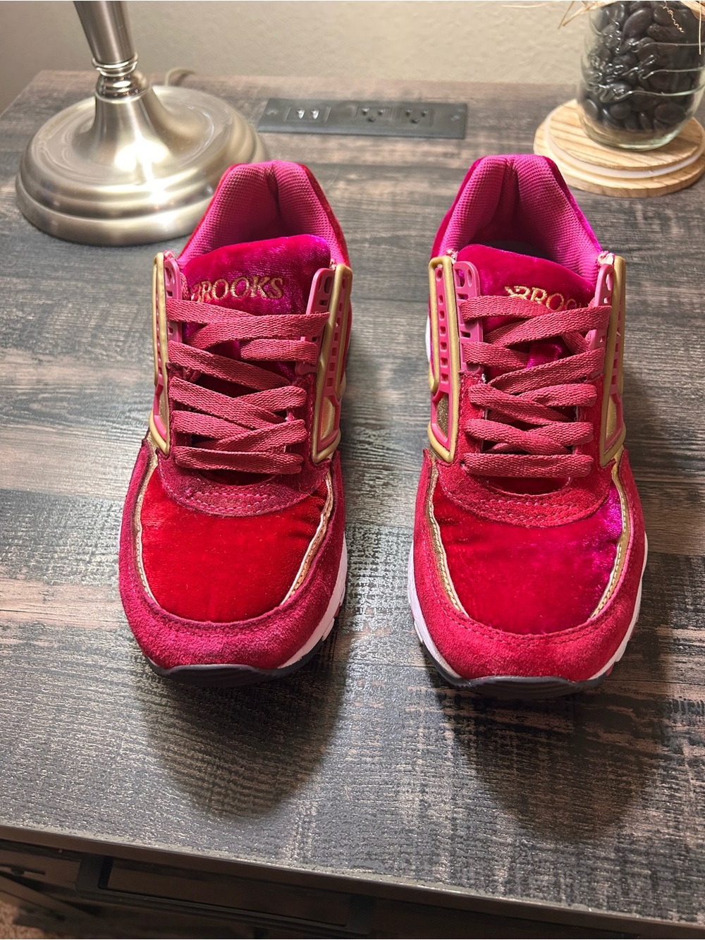 Brooks Regent Women’s Shoes Velvet Fuchsia Pink Gold Trim